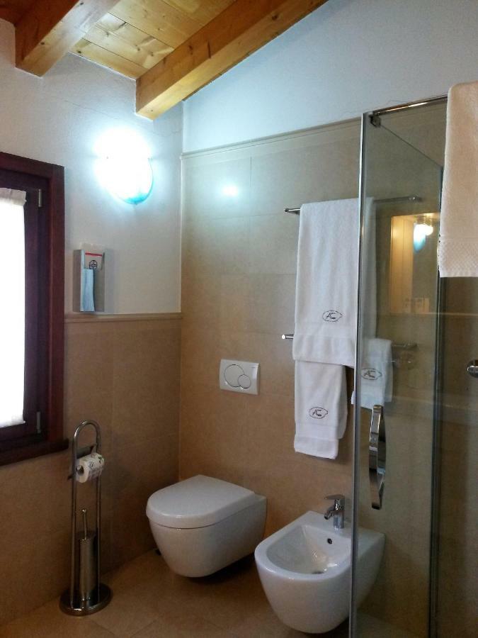 Agriturismo Casalbergo อิโซลาเดลลาสกาลา ภายนอก รูปภาพ